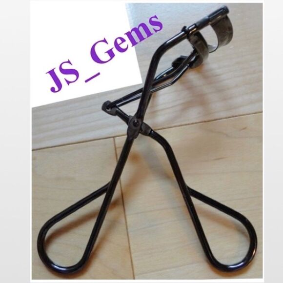 New Daylogic Eyelash Curler Black Professional Make Up Tool NWT - Picture 4 of 10